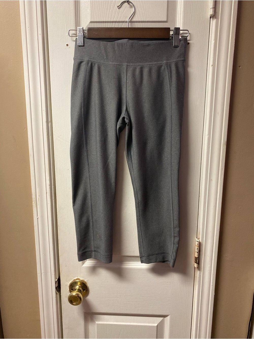 Under Armour Women's Gray Capri Leggings